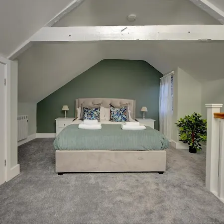 The Nook - A Modern 2 Bedroom Loft With Parking شقة ريبون