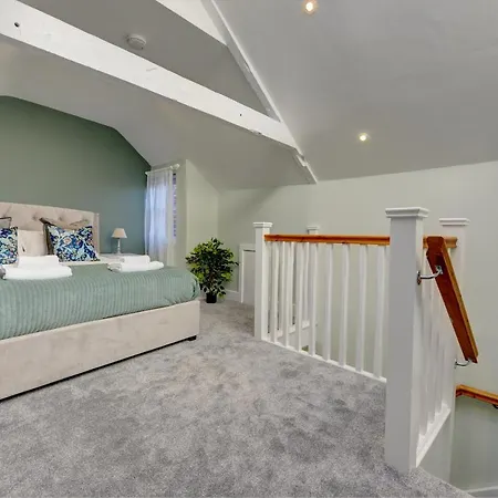 The Nook - A Modern 2 Bedroom Loft With Parking شقة ريبون