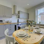 The Nook - A Modern 2 Bedroom Loft With Parking Daire