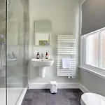 The Nook - A Modern 2 Bedroom Loft With Parking Daire