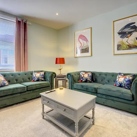 The Nook - A Modern 2 Bedroom Loft With Parking * Ripon