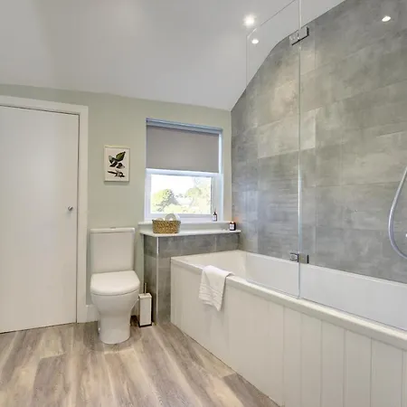 The Nook - A Modern 2 Bedroom Loft With Parking * Ripon