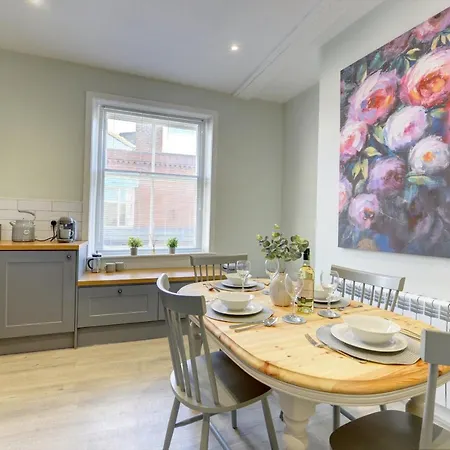 The Nook - A Modern 2 Bedroom Loft With Parking Apartment Ripon