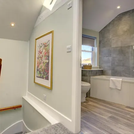 The Nook - A Modern 2 Bedroom Loft With Parking * Ripon