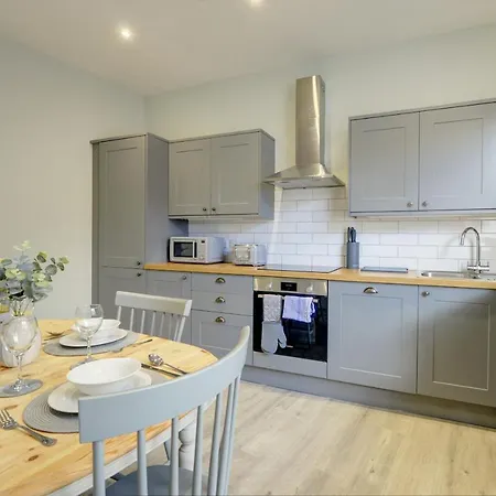 The Nook - A Modern 2 Bedroom Loft With Parking