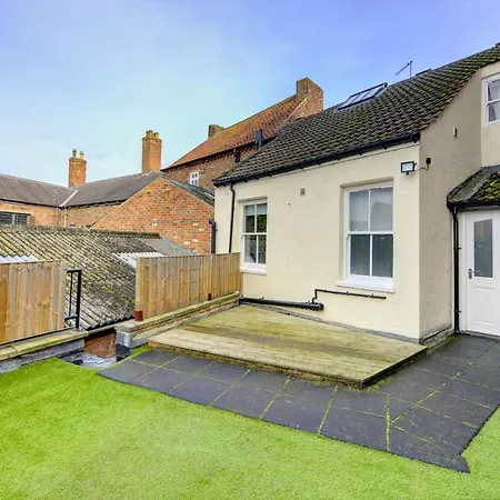 The Nook - A Modern 2 Bedroom Loft With Parking * Ripon